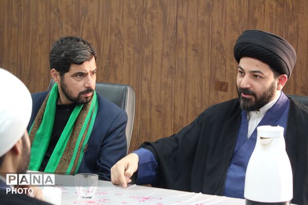حضور خادمان حرم حضرت معصومه(س) و پرچم متبرک آستان مقدس در پلیس راهور همدان