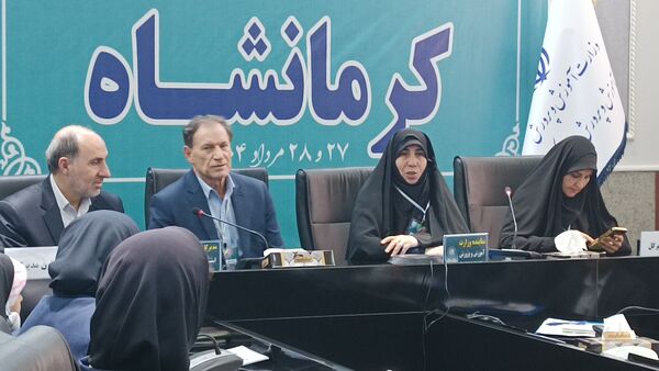 نشست صمیمانه نماینده وزیر آموزش و پرورش با دانش آموز خبرنگاران پانا کرمانشاه