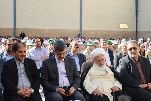 مراسم جشن ملی عاطفه‌ها در دبیرستان دخترانه شهید دکتر پاکنژاد یزد 
