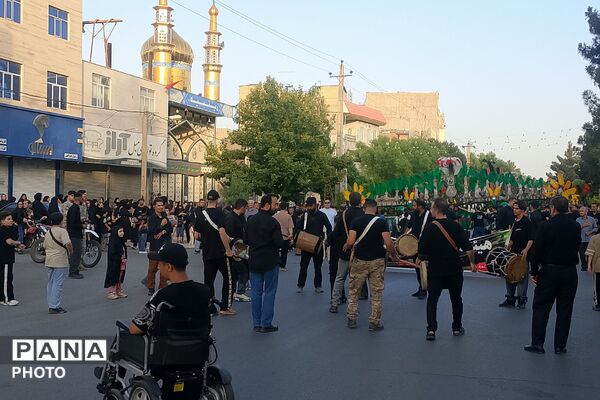 استقبال پرشور مردم شهرک امیریه از کاروان نمادین اسرای کربلا