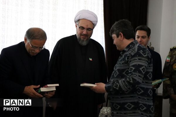 بزرگداشت شهید امیر علی الوندی در یادواره خانگی خادمین شهدای غریب اسارت 