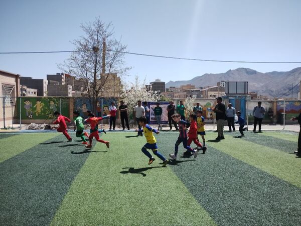اجرای طرح شهید خرازی ( آزادسازی فضای ورزشی) در دبستان پیامبراعظم ( ص) شهرستان فیروزکوه 