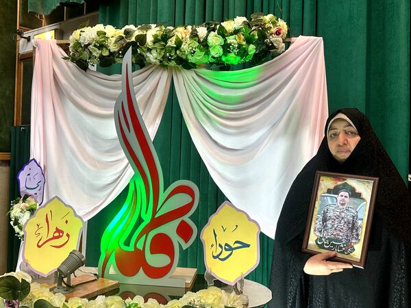 جشن میلاد بانوی آب و آیینه