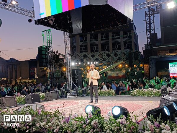 تهران غرق در نور و شادی در «مهمانی ۱۰ کیلومتری»؛ تجلی بیعت پایتخت‌نشینان با ولایت