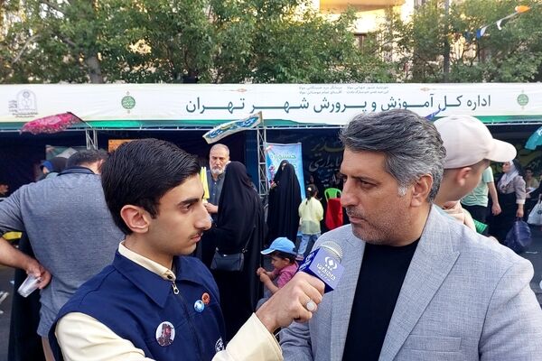 معلمان و مربیان مؤثرترین حلقه در نبرد فرهنگی هستند