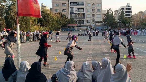 برگزاری المپیاد ورزشی دانش‌آموزان با هدف ترویج نشاط و سلامت در مدرسه پنجم مهر