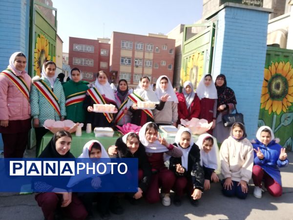 موکب دانش‌آموزی مدرسه ۲۲ بهمن به‌مناسبت ولادت حضرت مهدی (عج)