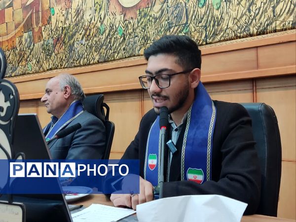 نشست هم‌اندیشی مسئولان سازمان دانش‌آموزی استان فارس روز اول