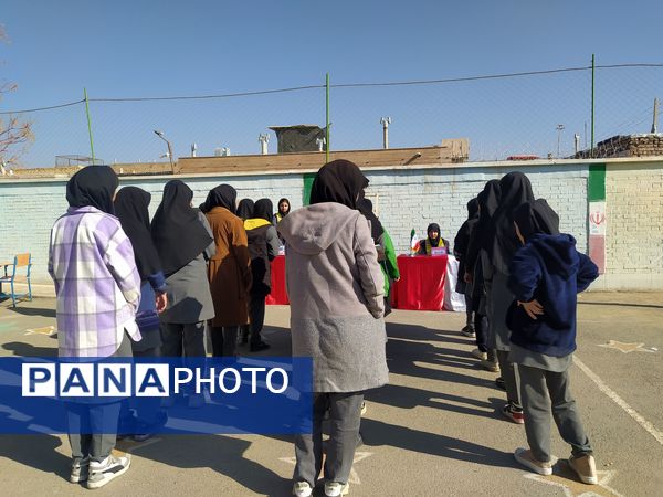 انتخابات شورای دانش آموزی در دبیرستان دخترانه امید 