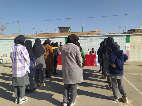 انتخابات شورای دانش آموزی در دبیرستان دخترانه امید 
