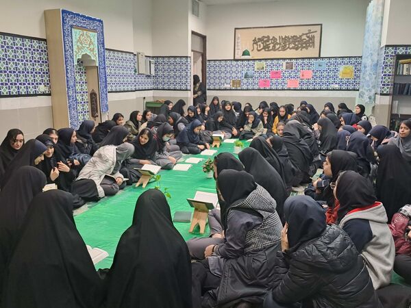 ضیافت افطار ماه رمضان در دبیرستان هوشیار مشهد 