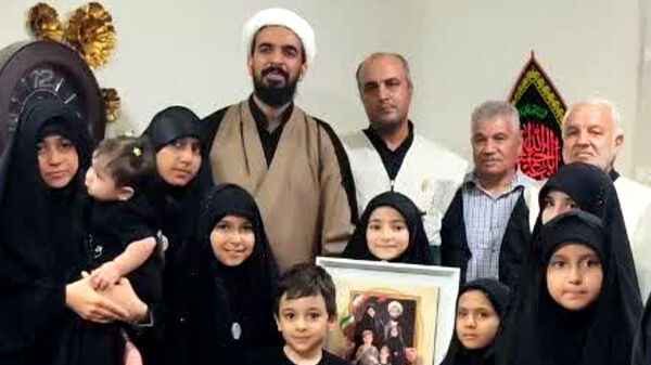 دیدار با خانواده شهید نیازمند در شهرستان سمنان