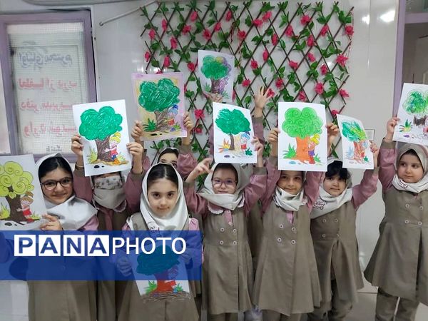 روز درختکاری متفاوت در دبستان ارمغان هستی ناحیه 3 کرج