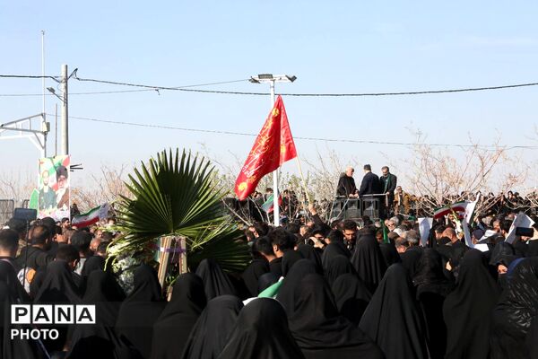 مراسم تشییع و خاکسپاری خلبان شهید مجید دلیریان در روستای صرم