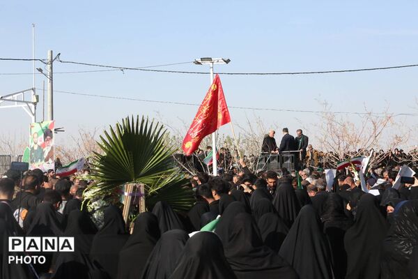 مراسم تشییع و خاکسپاری خلبان شهید مجید دلیریان در روستای صرم