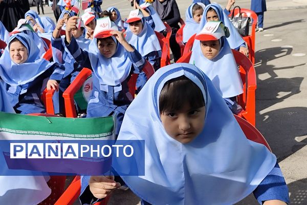 جشن شکوفه‌ها در مدرسه آیین روشن شهریار با حضور مدیریت آموزش و پرورش شهریار