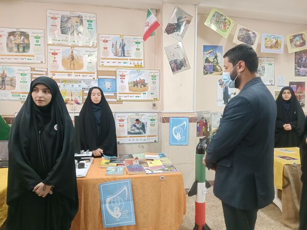 حضور فعال دانش‌آموزان در برپایی مدرسه انقلاب  در دبیرستان نمونه دولتی مولود کعبه