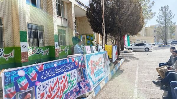 جشن انقلاب در مدرسه نخبگان عشایر 