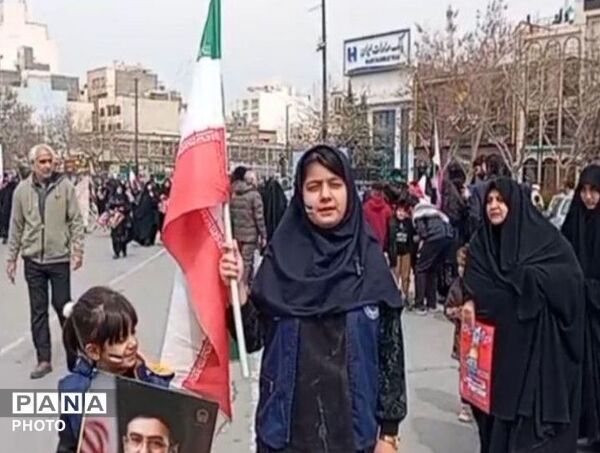 بیعت دانش آموزان دبستان نرجس با رهبر انقلاب
