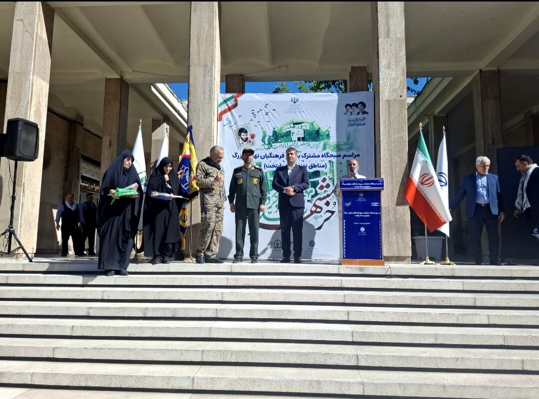 تجلیل از خواهر شهید جهان‌آرا در مراسم سالروز آزادسازی خرمشهر