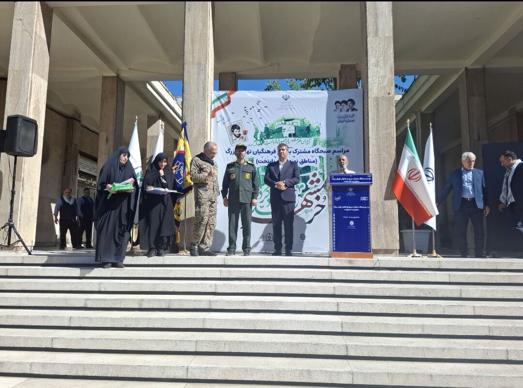 تجلیل از خواهر شهید جهان‌آرا در مراسم سالروز آزادسازی خرمشهر