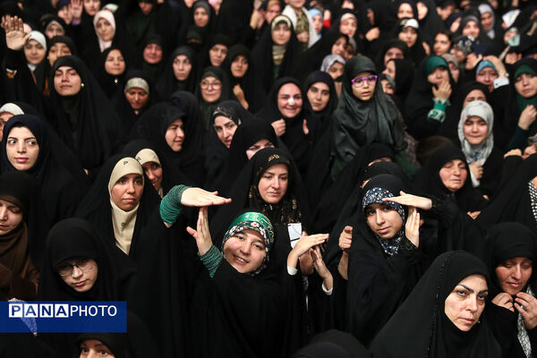 دیدار اقشار مردم با رهبر انقلاب به مناسبت چهل‌وهفتمین سالگرد پیروزی انقلاب اسلامی