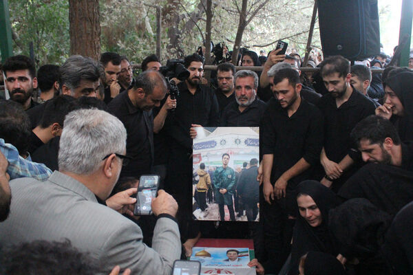 خاکسپاری نوجوان شهید «محمدحسین خاکی» در گلزار شهدای قم