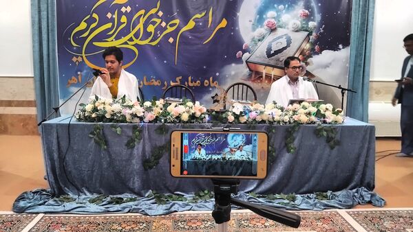 مراسم جزخوانی قرآن کریم در اهر با حضور فعال دانش‌آموزان