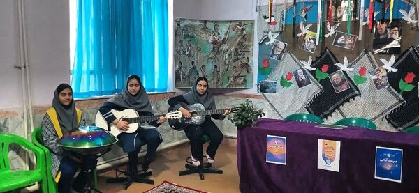 برگزاری نمایشگاه هفته هنرهای مدرسه (ماها) در آموزشگاه نمونه دولتی فدک فاروج