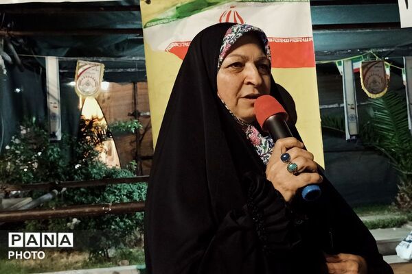 اجتماع پرشور دانش‌آموزان دبستان پسرانه مرصاد۱ در غرفه شهدای دانش آموز ورامین 