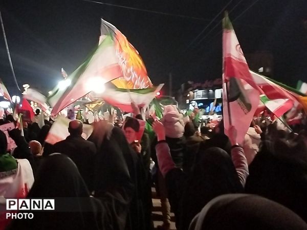 حضور مردمان محله های مختلف در چهارراه برق مشهد