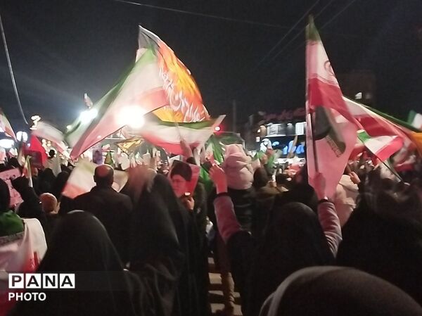 حضور مردمان محله های مختلف در چهارراه برق مشهد