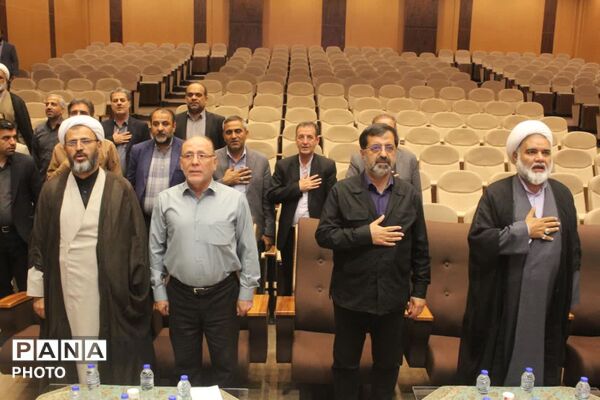 رونمایی از نخستین جلد دانشنامه دفاع مقدس استان قم