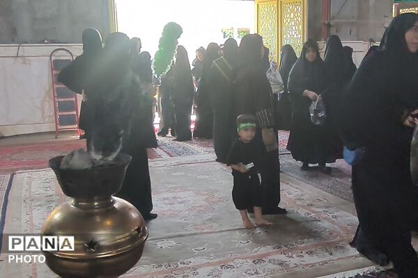 حضور مادران و نوزادان شش ماهه در همایش شیرخوارگان حسینی