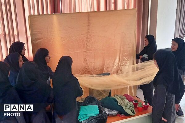 حضور دانش‌آموزان مدارس هنرمندان ری و کوثر شهرری در جشن ولادت حضرت زینب (س)