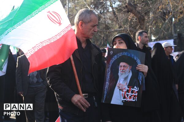 بیعت مردم تهران با سومین رهبر انقلاب