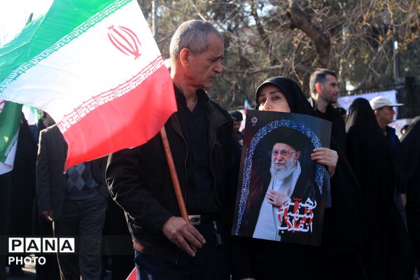 بیعت مردم تهران با سومین رهبر انقلاب