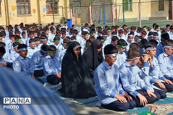 برپایی نمازجماعت در دبستان پسرانه میثاق باقرشهر 