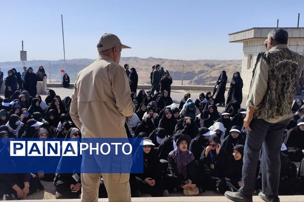 اولین روز حضور دانش‌آموزان دختر منطقه کهریزک در یادمان ‌های مناطق عملیاتی جنوب ایران