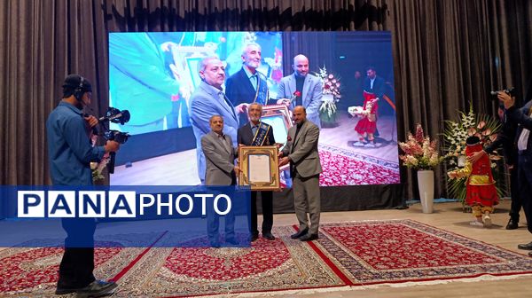 آیین نکوداشت خیر مدرسه ساز عبدالرضا وکیلی با حضور وزیر آموزش و پرورش در نیشابور 