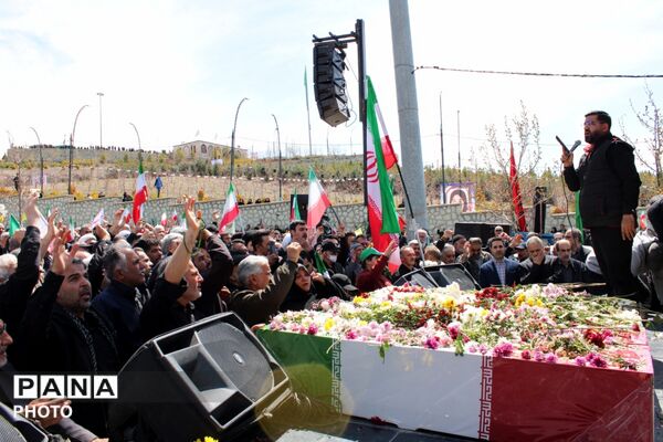 تشییع پیکر خانوداه شهید دکتر حسین طاهری در پردیس
