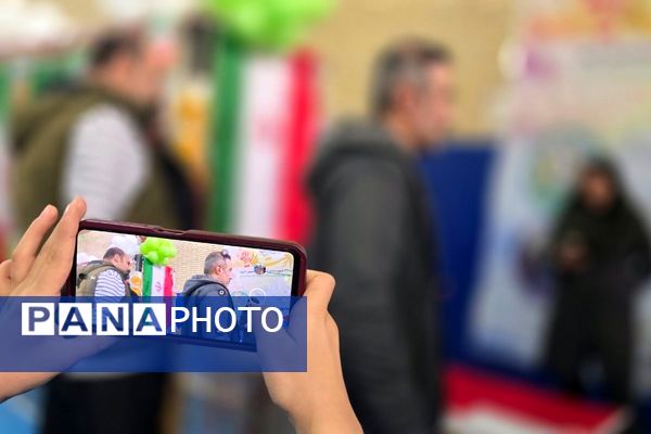 رقابت دانش‌آموزان رباط‌کریم در مسابقات بین مدرسه‌ای فوتسال