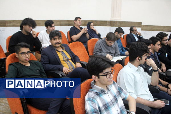 تجلیل از برگزیدگان دبیرستان شهید بهشتی شهرستان بوشهر (1)