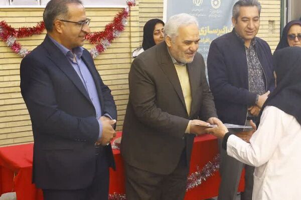 تجلیل از معلولان ذهنی و مربیان دلسوز در مرکز "دختران نیلوفر" فیروزکوه