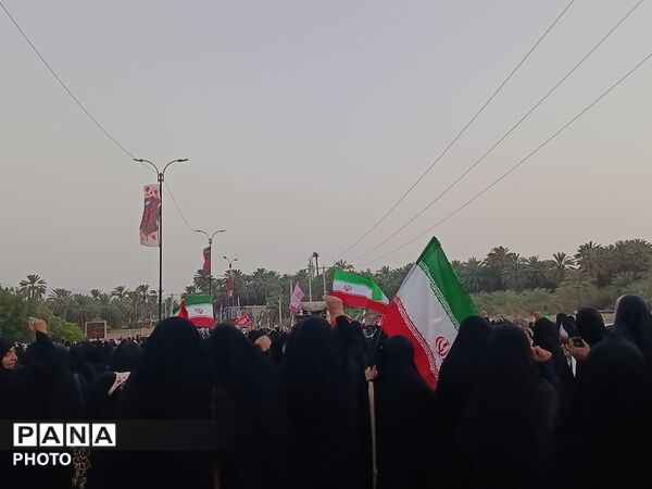 بدرقه حماسی ۳ شهیدِ یک خانواده در حاجی‌آباد
