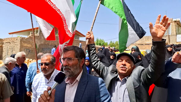 راهپیمایی ضدصهیونیستی مردم روستای فردو