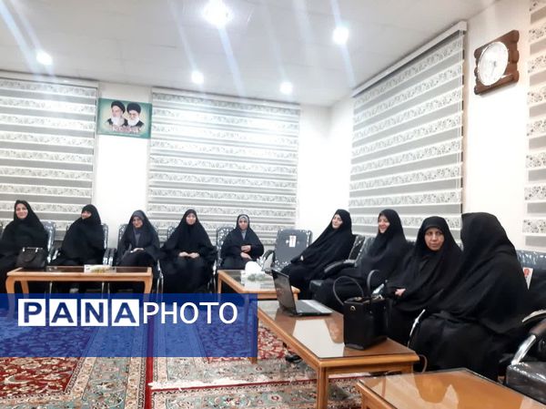 کارگاه آموزشی زنان آگاه در زیارتگاه شهید آیت الله مدرس(ره) کاشمر