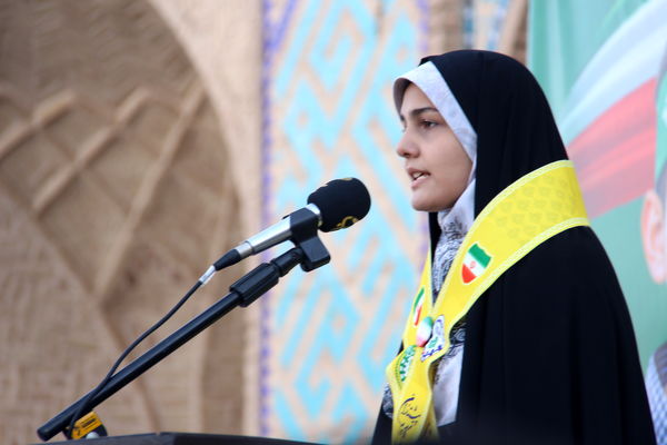 راهپیمایی ۱۳ آبان روز غلبه بر استکبار جهانی دانش‌آموزان شهر یزد