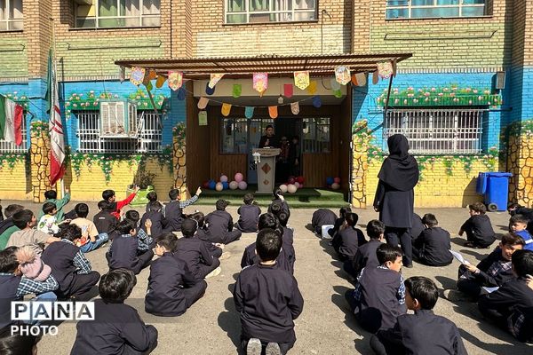 آیین سپاس مربی در دبستان شهید قلنبر ناحیه دو شهرری 