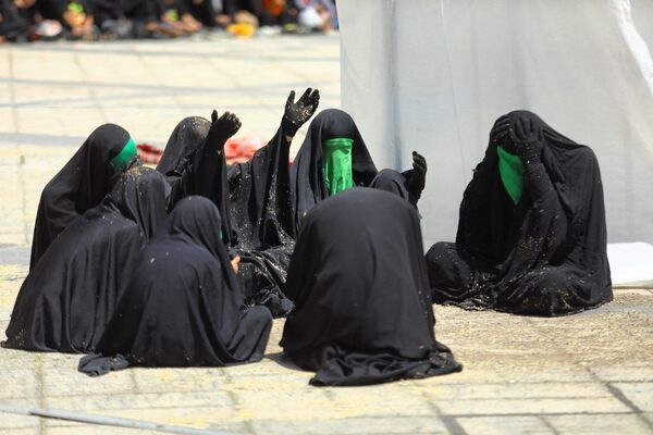 تعزیه ظهر عاشورا در جوار حرم امام رضا(ع) در مشهد